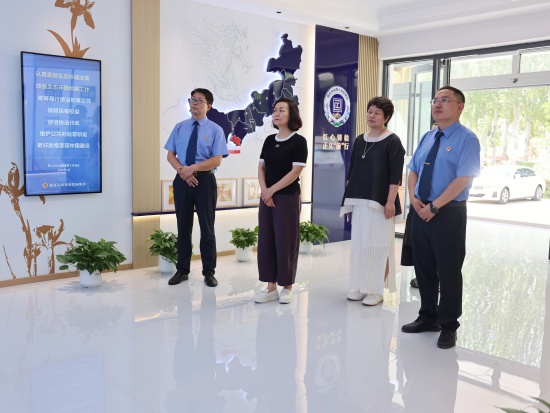 鄂尔多斯市人民检察院检委会专职委员杨丽琴到鄂托克前旗人民检察院调研指导工作